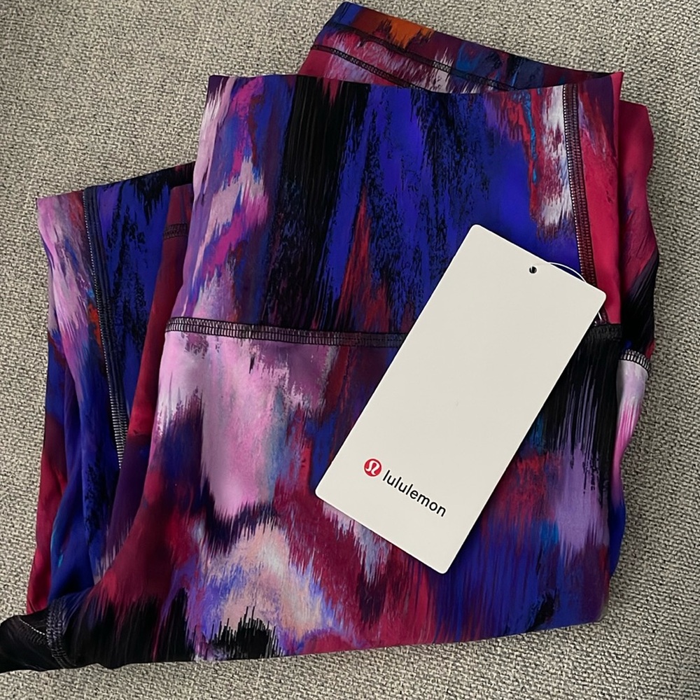 *SOLD* Lululemon Wunder TRAIN HR Tight 28”